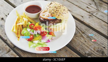 Auf dem Holztisch befindet sich ein Teller mit Burger mit Salat, Tomaten, Pommes, Salat und Ketchup Stockfoto