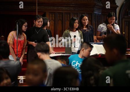 27. August 2017 – St. Paul, MN – Minnesota, USA – USA – Flüchtlinge aus Myanmar, einer der größten und weniger bekannten Gemeinden der Metro, haben mehrere schrumpfende, graue Gemeinden wiederbelebt, darunter First Baptist in St. Paul. Allein St. Paul's First Baptist hat sechs neue Karen-Kirchen geboren, und ihre Mitglieder sind immer noch drei Viertel Karen. Ein neuer Hollywood-Film über Karen-Flüchtlinge, die eine sterbende Tennessee-Kirche retten, erscheint im August. (Kreditbild: Richard Tsong-Taatarii/Minneapolis Star Tribune/TNS via ZUMA Wire) Stockfoto