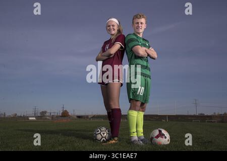 19. Oktober 2017 - Maple Grove, MN - Minnesota, USA - Football Metro Players of the Year Meredith Haakenson von Maple Grove verlassen und Matt Lindberg von Edina Donnerstag, 19,2017. Oktober in Maple Grove, MN. (Kreditbild: Jerry Holt/Minneapolis Star Tribune/TNS via ZUMA Wire) Stockfoto