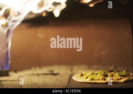 11. Januar 2016 - Richfield, Minnesota, USA - Chef/Eigentümer Ben Rients hat eine erstklassige Pizza kreiert, einschließlich der Guanciale-Pizza, die gesalzenes Schweinefleisch, geriebenes Fleisch und Rosenkohl sowie Ahornsirup enthält / (Credit Image: Richard Tsong-Taatarii/Minneapolis Star Tribune/TNS via ZUMA Wire) Stockfoto