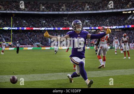 29. Oktober 2017: London, MN, Minnesota, England: Adam Thielen (19) feierte im zweiten Quartal einen 18-Yard-Touchdown-Pass. .... .. - 29. Oktober 2017, London, England, Vereinigtes Königreich, Twickenham Stadium, NFL, Minnesota Vikings vs. Cleveland Browns, (Kreditbild: Carlos Gonzalez/Minneapolis Star Tribune/TNS via ZUMA Wire) Stockfoto
