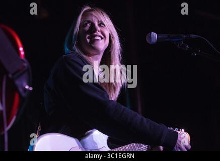 4. Juni 2018: St. Paul, MN, USA: Liz Phair trat im Turf Club in St. Paul auf. .... .. – 4. Juni 2018, St. Paul, MN, Turf Club, Liz Phair (Kreditbild: Carlos Gonzalez/Minneapolis Star Tribune/TNS via ZUMA Wire) Stockfoto