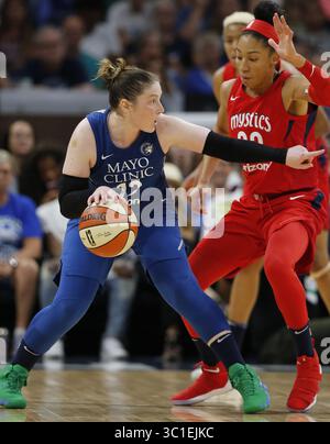 19. August 2018: St. Paul, MN, USA: Lindsay Whalen schiebt den Ball in die Höhe und leitet die Offensive gegen die Washington Mystics während eines WNBA-Basketballspiels am Sonntag, den 19. August 2018, in Minneapolis. Minnesota gewann 88:83. (Kreditbild: Richard Tsong-Taatarii/Minneapolis Star Tribune/TNS via ZUMA Wire) Stockfoto