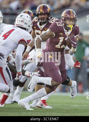 8. September 2018 – Minneapolis, MN, USA – USA – Minnesota's Wide Receiver Rashod Bateman trug den Ball im ersten Quartal, als Minnesota am Samstag, den 8. September 2018 in Minneapolis, MN, gegen Fresno State im TCF Bank Stadium auftrat. (Kreditbild: Elizabeth Flores/Minneapolis Star Tribune/TNS via ZUMA Wire) Stockfoto