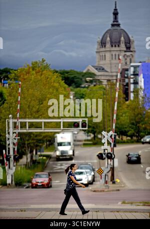 17. September 2018 – St. Paul, MN, USA – USA – Ein drohender Sturm zog sich über die Kathedrale von Saint Paul, Montag, 17. September 2018 in St. Paul, MN. (Kreditbild: Elizabeth Flores/Minneapolis Star Tribune/TNS via ZUMA Wire) Stockfoto