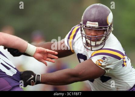 November 1999 - Mankato, Minnesota, USA - Mankato, MN 19. August, 1999 -- Minnesota Vikings Defensive Tackle Tony Williams, #94, während des letzten Tages des Vikes Trainingslagers in Mankato, MN am Donnerstag. (Kreditbild: Carlos Gonzalez/Minneapolis Star Tribune/TNS via ZUMA Wire) Stockfoto