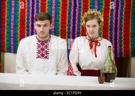 24. November 2018 - Gomel, Weißrussland - Wiederaufbau einer ethnischen altbelarussischen Hochzeit in der Zweigstelle des Vetka-Museums der altgläubigen. (Bild: © Sviatlana Lazarenka/ZUMA Wire) Stockfoto
