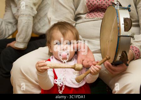 24. November 2018 - Gomel, Weißrussland - Wiederaufbau einer ethnischen altbelarussischen Hochzeit in der Zweigstelle des Vetka-Museums der altgläubigen. (Bild: © Sviatlana Lazarenka/ZUMA Wire) Stockfoto