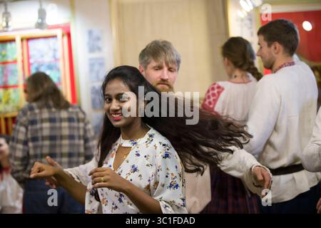 24. November 2018 - Gomel, Weißrussland - Wiederaufbau einer ethnischen altbelarussischen Hochzeit in der Zweigstelle des Vetka-Museums der altgläubigen. (Bild: © Sviatlana Lazarenka/ZUMA Wire) Stockfoto