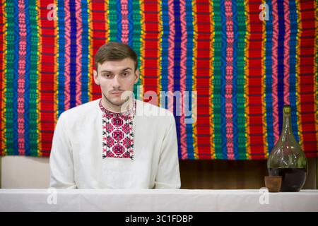 24. November 2018 - Gomel, Weißrussland - Wiederaufbau einer ethnischen altbelarussischen Hochzeit in der Zweigstelle des Vetka-Museums der altgläubigen. (Bild: © Sviatlana Lazarenka/ZUMA Wire) Stockfoto