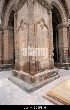 Der Mutterstuhl des Heiligen Etchmiadzin ist das herausragende Zentrum der Armenisch-Apostolischen Kirche in Etchmiadzin, Armenien Stockfoto