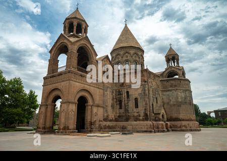 Der Mutterstuhl des Heiligen Etchmiadzin ist das herausragende Zentrum der Armenisch-Apostolischen Kirche in Etchmiadzin, Armenien Stockfoto