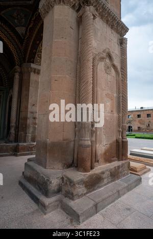 Der Mutterstuhl des Heiligen Etchmiadzin ist das herausragende Zentrum der Armenisch-Apostolischen Kirche in Etchmiadzin, Armenien Stockfoto