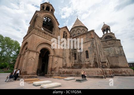 Der Mutterstuhl des Heiligen Etchmiadzin ist das herausragende Zentrum der Armenisch-Apostolischen Kirche in Etchmiadzin, Armenien Stockfoto