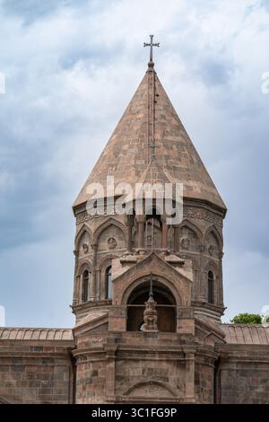 Der Mutterstuhl des Heiligen Etchmiadzin ist das herausragende Zentrum der Armenisch-Apostolischen Kirche in Etchmiadzin, Armenien Stockfoto