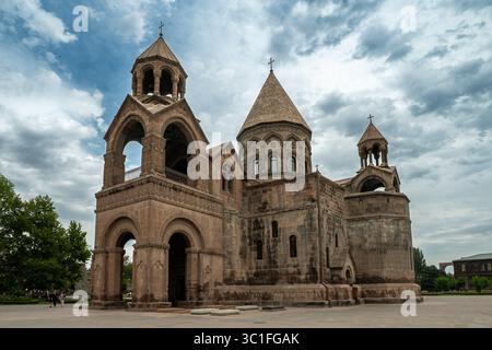 Der Mutterstuhl des Heiligen Etchmiadzin ist das herausragende Zentrum der Armenisch-Apostolischen Kirche in Etchmiadzin, Armenien Stockfoto