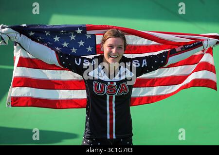 19. August 2016 - Rio de Janeiro, MN - Minnesota, Brasilien - Alise Post von St. Cloud feiert nach einer Silbermedaille im BMX-Radfahren der Frauen Freitagnachmittag während der Olympischen Sommerspiele 2016 in Rio de Janeiro, Brasilien 2016 - Rio Brasilien Rio de Janeiro, Brasilien - 19/2016 (Kreditbild: Brian Peterson/Minneapolis Star Tribune/TNS via ZUMA Wire) Stockfoto