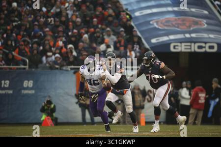 16. November 2014 - Chicago, IL, USA - Chicago Bears Quarterback Jay Cutler (6) hat sich am Sonntagnachmittag im Soldier Field in Chicago um einen 11-Yard-Gewinn gestritten. â€¢ die Wikinger verloren 21-13 am Sonntag Nachmittag, 16. November 2014, gegen die Chicago Bears. (Bild: Jeff Wheeler/Minneapolis Star Tribune/TNS via ZUMA Wire) Stockfoto