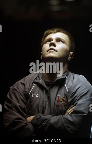 29. Januar 2015 - Rosemount, MN, Minnesota, USA - bei Rosemount H.S. bei einem Ringtreffen zwischen Rosemount und Lakeville South erzielte Jon Zeidler einen Verlust, da niemand ihn aufnehmen konnte./ (Credit Image: Richard Tsong-Taatarii/Minneapolis Star Tribune/TNS via ZUMA Wire) Stockfoto