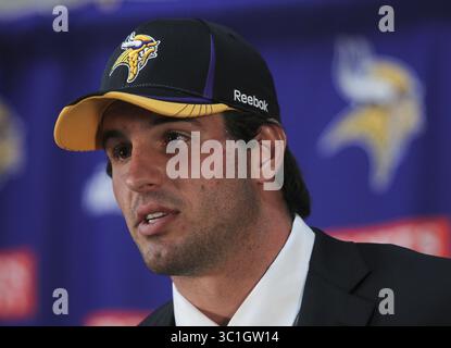 29. April 2011 - Eden Prairie, MN, USA - â€¢ EDEN PRAIRIE - 4. April 29/11 - die Minnesota Vikings stellten Quarterback Christian Ponder, ihren ersten NFL Draft Pick, bei einer Nachmittagskonferenz im Vikings Hauptquartier in Eden Prairie vor. AUF DIESEM FOTO: Der Vikings Draft Pick in der ersten Runde, Christian Ponder, beantwortete eine Frage auf seiner ersten Pressekonferenz als Wikinger Freitag Nachmittag im Winter Park. (Bild: Jeff Wheeler/Minneapolis Star Tribune/TNS via ZUMA Wire) Stockfoto