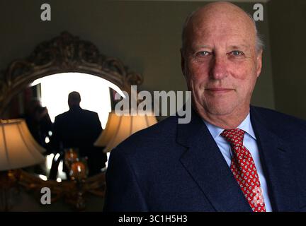 15. Oktober 2011 – St. Paul, Minnesota, USA – König HARALD V. von Norwegen machte während seines Besuchs im Oktober mit Königin Sonja mehrere Stopps in Minnesota. (Bild: Jim Gehrz/Minneapolis Star Tribune/TNS via ZUMA Wire) Stockfoto