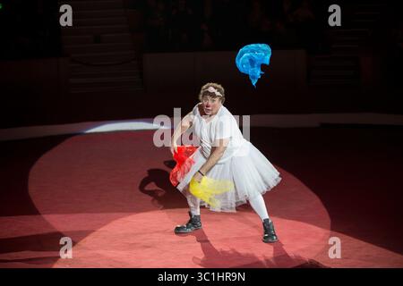 16. Februar 2019: Gomel, Weißrussland, legendärer Clown-Gewinner des Goldenen Clown International Monte-Carlo Festivals David Larible tritt auf der Arena des Gomel State Circus in der Republik Weißrussland auf. (Bild: © Svetlana Lazarenka via ZUMA Wire) Stockfoto