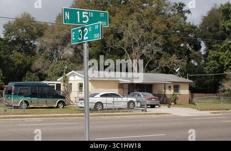 18. Februar 2019 - City, Florida, USA - OCTAVIO JONES | Times .***ERST NACH BESTÄTIGUNG DER FAMILIE VERÖFFENTLICHEN***Takiya Fullwood ein Absolvent der Tampa Bay Tech High School war zu Hause von der Hochschule der Florida Atlantic University in South Florida. Es heißt, dass sie an einer Hausfeier im Block 3700 der N 15th Street teilnahm, nachdem sie zur State Fair gegangen war, wo ein Streit zwischen zwei Parteien stattfand, der dazu führte, dass Schüsse gefeuert wurden und Fullwood vor Gene Anthony's Sandwich Shop starb. (Foto: © Octavio Jones/Tampa Bay Times via ZUMA Wire) Stockfoto