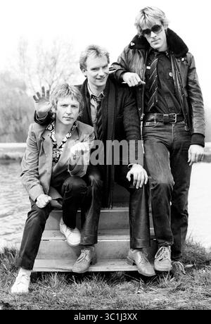 23. Februar 2017 - Amsterdam, Niederlande - The Police. Sting (Leadsänger, Gitarre), Stewart Copeland (Schlagzeug), Andy Summers (Gitarre). Die Gruppe posiert exklusiv vor den fernsehstudios in Amsterdam, Niederlande. (Kreditbild: © Barry Schultz/ZUMA Wire) Stockfoto