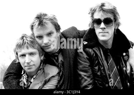 23. Februar 2017 - Amsterdam, Niederlande - The Police. Sting (Leadsänger, Gitarre), Stewart Copeland (Schlagzeug), Andy Summers (Gitarre). Die Gruppe posiert exklusiv vor den fernsehstudios in Amsterdam, Niederlande. (Kreditbild: © Barry Schultz/ZUMA Wire) Stockfoto