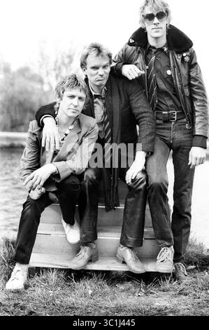 23. Februar 2017 – Amsterdam, Niederlande – The Police. Sting (Leadsänger, Gitarre), Stewart Copeland (Schlagzeug), Andy Summers (Gitarre). Die Gruppe posiert exklusiv vor den fernsehstudios in Amsterdam, Niederlande. (Kreditbild: © Barry Schultz/ZUMA Wire) Stockfoto