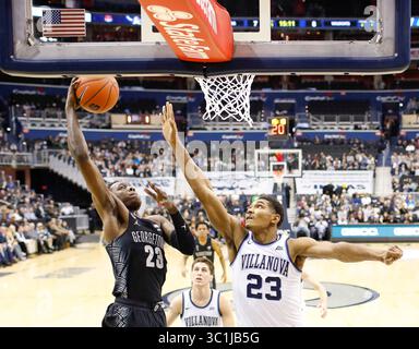 20. Februar 2019: Georgetown Hoyas Stürmer (23) Josh LeBlanc geht gegen Villanova Wildcats Stürmer (23) Jermaine Samuels während eines NCAA Männer Basketballspiels zwischen den Georgetown Hoyas und den Villanova Wildcats in der Capital One Arena in Washington D.C. Justin Cooper/CSM(Credit Image: &Copy; Justin Cooper/CSM via ZUMA Wire) Stockfoto