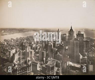 30. November 2017 - New York City, New York, USA - Blick auf die Stadt vom Woolworth Building Looking South, New York City, New York, USA, 1913 (Bild: © JT Vintage/Glasshouse Via ZUMA Wire) Stockfoto