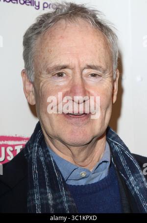 25. Februar 2019: London, Großbritannien: Nigel Planer bei der Austentatious Press Night im Fortune Theatre, Russell Street, Covent Garden. (Kreditbild: © Keith Mayhew/SOPA Images via ZUMA Wire) Stockfoto
