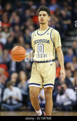 27. Februar 2019: Michael Devoe (0), der Georgia Tech Yellow Jackets Guard, bringt den Ball in der NCAA-Basketball-Action zwischen den Georgia Tech Yellow Jackets und den Virginia Cavaliers in der John Paul Jones Arena Charlottesville, VA. Jonathan Huff/CSM(Credit Image: &Copy; Jonathan Huff/CSM via ZUMA Wire) Stockfoto