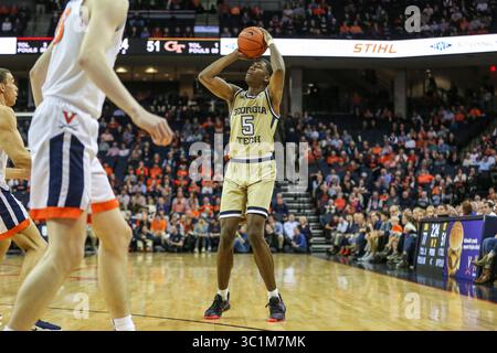 27. Februar 2019: Georgia Tech Yellow Jackets Forward Moses Wright (5) schießt für drei während der NCAA-Basketball-Action zwischen den Georgia Tech Yellow Jackets und den Virginia Cavaliers in der John Paul Jones Arena Charlottesville, VA. Jonathan Huff/CSM(Credit Image: &Copy; Jonathan Huff/CSM via ZUMA Wire) Stockfoto