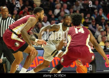9. März 2019: Phil Cofer (0) und Terance Mann (14) Wake Forest Demon Diacons schützen Chaundee Brown (23) im ACC Basketball Matchup im LJVM Coliseum in Winston-Salem, NC. (Scott Kinser/Cal Sport Media)(Credit Image: &Copy; Scott Kinser/CSM via ZUMA Wire) Stockfoto