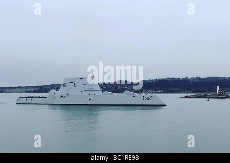 11. März 2019 – Esquimalt, British Columbia, Kanada – der Raketenzerstörer USS Zumwalt fährt während eines Hafens am 11. März 2019 in Esquimalt, British Columbia, Kanada. (Bild: © Canadian Royal Navy via ZUMA Wire) Stockfoto