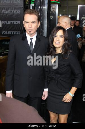 Billy Bob Thornton und Connie Angland bei der Premiere von „Faster“ in Los Angeles am 22. November 2010 Stockfoto