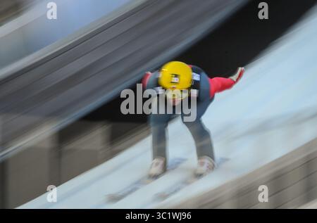 22. März 2019 - Planica, Slowenien - Dimitriy Wassiliev aus Russland in der Trialrunde des FIS Skisprung World Cup Flying Hill Einzelwettbewerbs in Planica. (Kreditbild: © Milos Vujinovic/SOPA Bilder via ZUMA Wire) Stockfoto