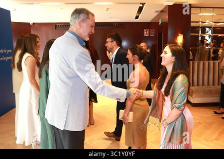 Barcelona, Spanien. Juli 2025. Der spanische König Felipe VI. Und Königin Letizia mit Prinzessin Leonor de Borbon und Prinzessin Sofia de Borbon während des Mittagessens mit Preisträgern und Förderern bei den Princess of Asturias Awards in Barcelona am Mittwoch, 23. Juli 2025. Quelle: CORDON PRESS/Alamy Live News Stockfoto