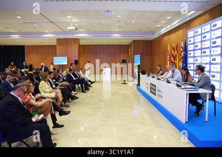 Barcelona, Spanien. Juli 2025. Der spanische König Felipe VI. Und Königin Letizia mit Prinzessin Leonor de Borbon und Prinzessin Sofia de Borbon während des Mittagessens mit Preisträgern und Förderern bei den Princess of Asturias Awards in Barcelona am Mittwoch, 23. Juli 2025. Quelle: CORDON PRESS/Alamy Live News Stockfoto