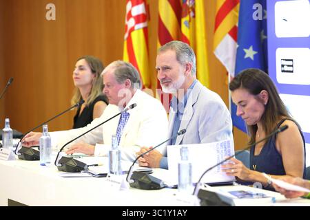 Barcelona, Spanien. Juli 2025. Der spanische König Felipe VI. Und Königin Letizia mit Prinzessin Leonor de Borbon und Prinzessin Sofia de Borbon während des Mittagessens mit Preisträgern und Förderern bei den Princess of Asturias Awards in Barcelona am Mittwoch, 23. Juli 2025. Quelle: CORDON PRESS/Alamy Live News Stockfoto