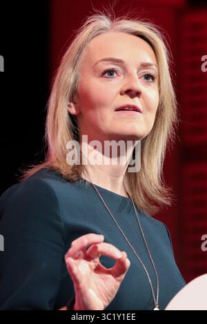28. März 2019 - London, Großbritannien, Vereinigtes Königreich - Liz Truss Abgeordneter - Chief Secretary of the Treasury spricht während der Jahreskonferenz. Die British Chambers of Commerce Annual Conference bringt das UK Chamber Network zusammen, das Entscheidungsträger aus Wirtschaft, Politik und das Chamber Network umfasst, um die positive Rolle zu betonen, die Unternehmen bei der Stabilisierung der britischen Wirtschaft in einer Zeit des Brexits, der Unsicherheit und des Wandels spielen. (Kreditbild: © Dinendra Haria/SOPA Images via ZUMA Wire) Stockfoto