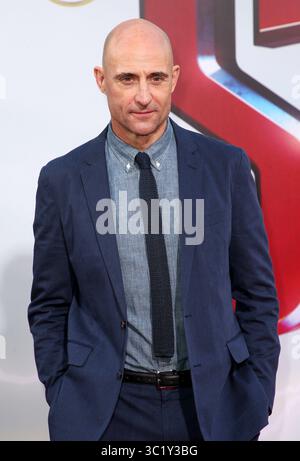 März 2019 - Hollywood, Kalifornien, USA - 28. März 2019 - Hollywood, Kalifornien - Mark Strong. Warner Bros Bilder und New Line Cinema Weltpremiere von „SHAZAM!“ Im TCL Chinese Theatre. Foto: Faye Sadou/AdMedia Stockfoto