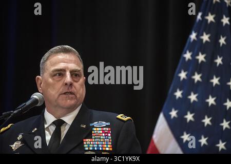 28. März 2019: Tampa, FL, Vereinigte Staaten - Generalstabschef der US-Armee, General Mark A. Milley, spricht während der Ruhestandszeremonie für den Kommandanten des US-Zentralkommandos, General Joseph L. Votel, auf der MacDill Air Force Base am 29. März 2019 in Tampa, Florida. Votel ging nach 39 Jahren Militärdienst in den Ruhestand. (Bild: © Dominique A. Pineiro Via ZUMA Wire) Stockfoto