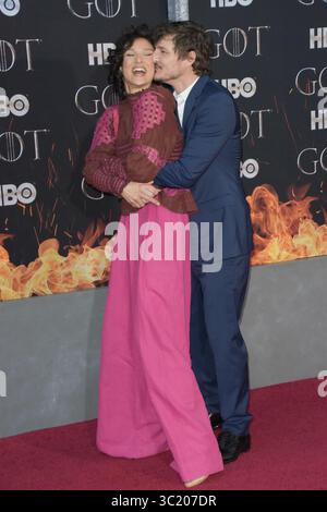 April 2019 – New York, NY, USA – NEW YORK, NY – 3. APRIL: Pedro Pascal und Indira Varma nehmen am 3. April 2019 in New York, NY, an der Premiere der letzten Staffel von „Game of Thrones“ Teil. Foto: ImageSPACE (Foto: © Imagespace via ZUMA Wire) Stockfoto