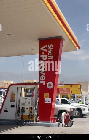 Shell Tankstelle Al-Hamra an der Straße nach Jabal Shams Wadi Ghul Grand Canyon Oman Stockfoto