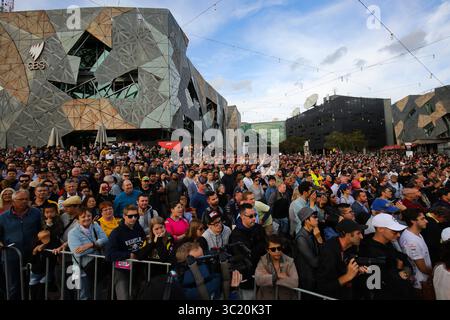 März 2019 – MELBOURNE, AUSTRALIEN – 13. MÄRZ: Menschenmassen beim Start der F1-Saison 2019 (Foto: © Chris Putnam/ZUMA Wire) Stockfoto