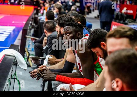 4. April 2019: Moskau, Moskau, Russland – Ilimane Diop, #12 von Kirolbet Baskonia, im Kampf gegen CSKA Moskau in Runde 30 während des Turnierspiels der türkischen Fluggesellschaften der Saison 2018-2019. CSKA Moskau schlug Kirolbet Baskonia, 82:78. (Credit Image: © Nicholas Müller/SOPA Images via ZUMA Wire) Stockfoto