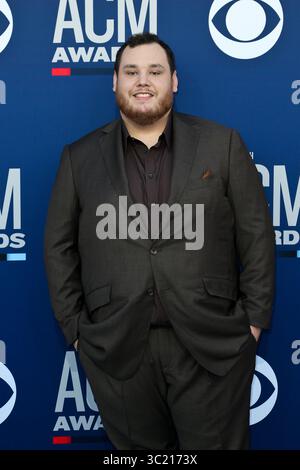 7. April 2019 – Las Vegas, Nevada, USA – Luke Combs nimmt an den ACM Awards 2019 in der MGM Grand Arena in Las Vegas, Nevada Teil. (Bild: © Debby Wong/ZUMA Wire) Stockfoto
